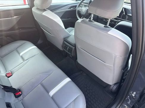 Used 2025 Toyota Camry SE FWD image 17