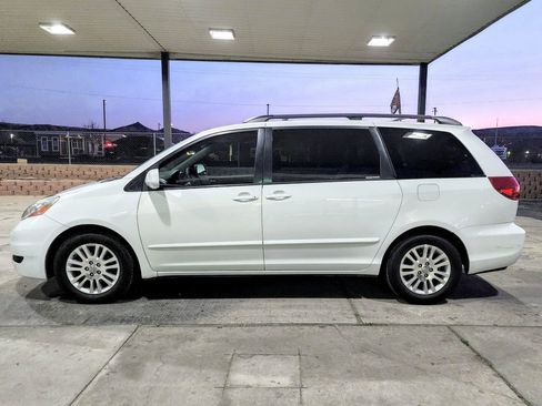 Used 2008 Toyota Sienna XLE image 2