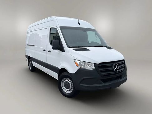 Used 2019 Mercedes-Benz Sprinter 2500 image 3