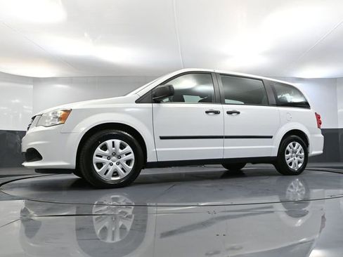Used 2015 Dodge Grand Caravan American Value Package image 44