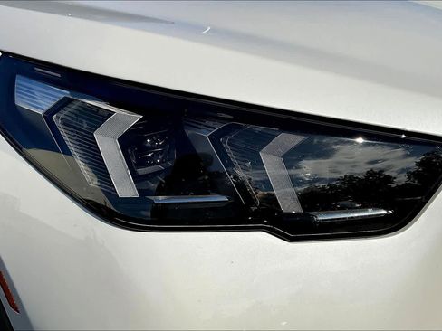 Used 2025 BMW X2 xDrive28i w/ Premium Package image 31