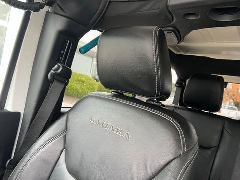 Certified 2018 Jeep Wrangler Unlimited Sahara w/ Connectivity Group image 17