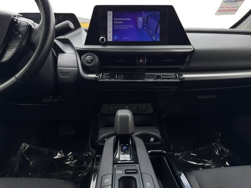 Used 2024 Toyota Prius LE FWD image 11