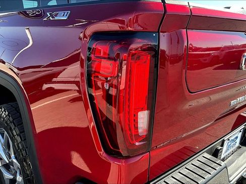 Used 2023 GMC Sierra 1500 SLT w/ SLT Premium Package AWD/4WD image 33