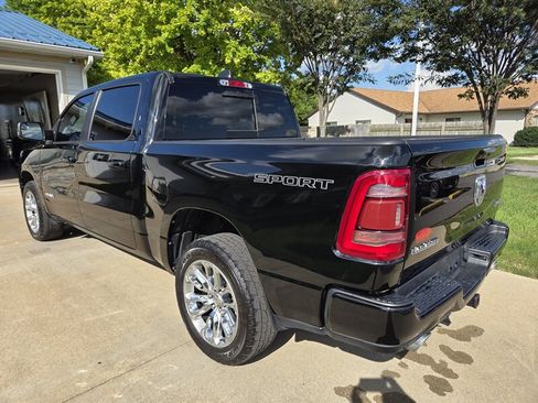 Used 2023 RAM 1500 Laramie AWD/4WD image 5