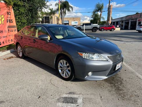 Used 2013 Lexus ES 300h w/ Luxury Pkg image 3
