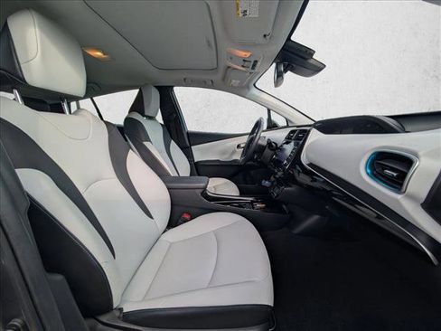 Used 2021 Toyota Prius XLE image 27
