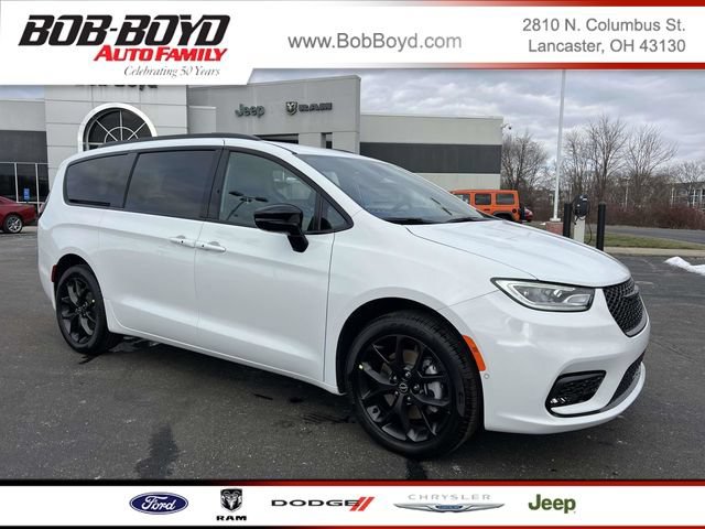 New 2026 Chrysler Pacifica Select w/ S Appearance Package AWD/4WD image 1