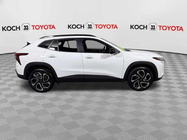Used 2024 Chevrolet Trax RS w/ Sunroof Package FWD image 9