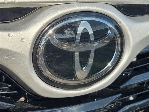 Used 2023 Toyota Highlander XLE image 5