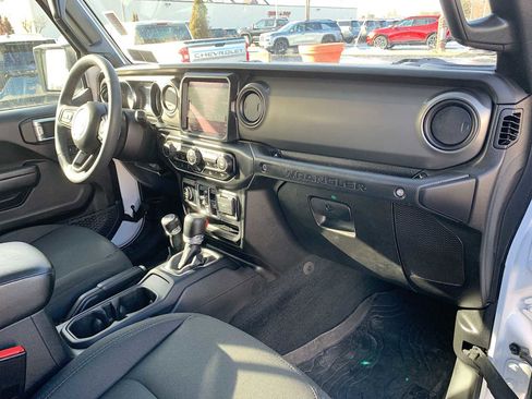 Used 2023 Jeep Wrangler Unlimited Sport image 28