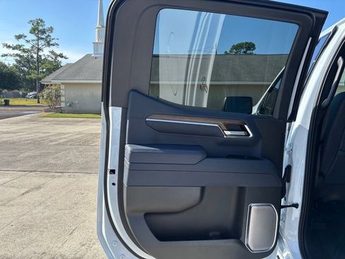 Used 2026 Chevrolet Silverado 1500 High Country AWD/4WD image 15