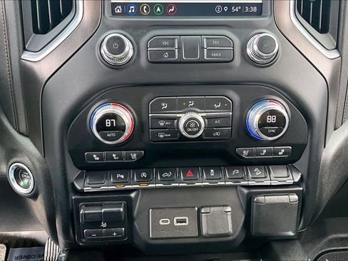Used 2021 GMC Sierra 1500 AT4 w/ AT4 Value Package AWD/4WD image 32