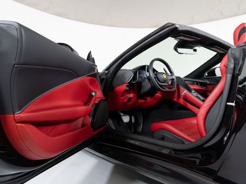 Used 2024 Ferrari Roma Spider image 31