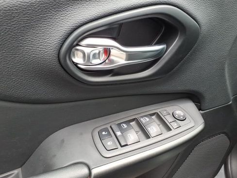 Used 2022 Jeep Cherokee Trailhawk AWD/4WD image 18