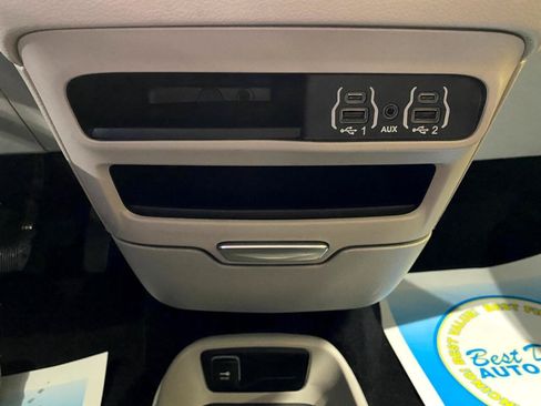 Used 2022 Chrysler Voyager LX FWD image 17