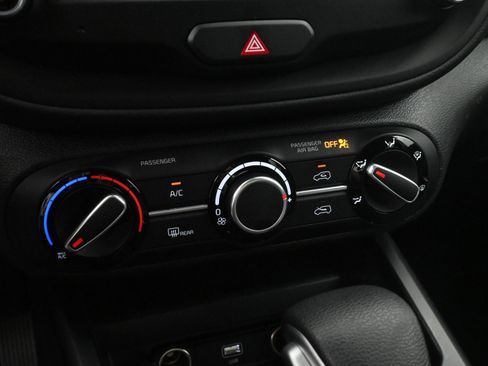 Used 2025 Kia Soul LX FWD image 15