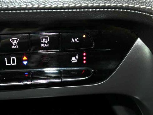 Used 2023 Buick Envision Essence image 36