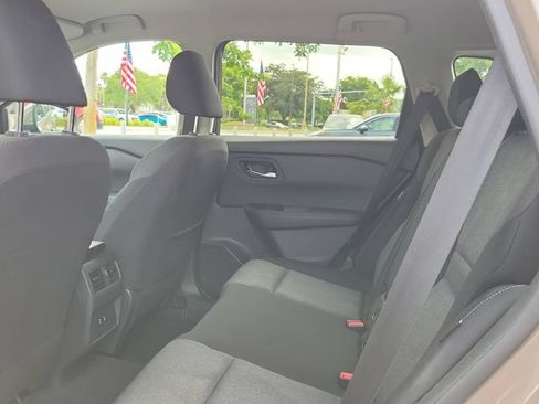 Used 2025 Nissan Rogue SV FWD image 11