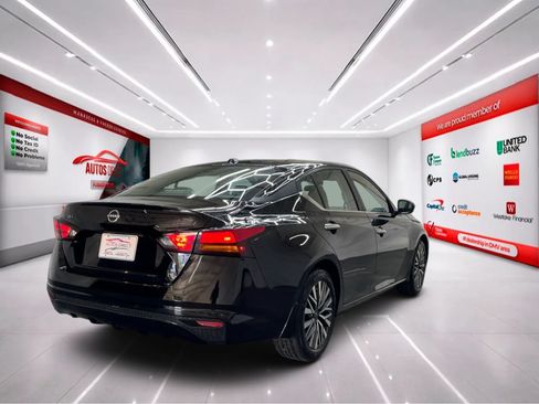 Used 2025 Nissan Altima 2.5 SV FWD image 8