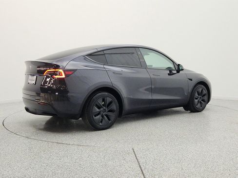 Used 2024 Tesla Model Y Long Range AWD/4WD image 5