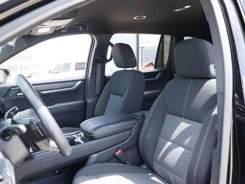 Used 2025 GMC Acadia Elevation FWD image 5