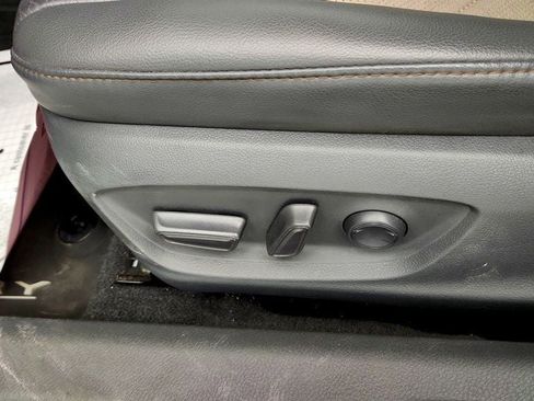 Used 2018 Toyota Camry XLE FWD image 12