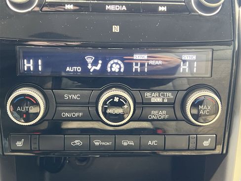 Used 2022 Subaru Ascent Premium w/ Convenience Package image 18