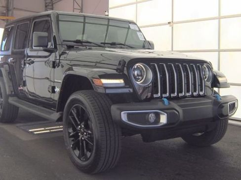 Used 2023 Jeep Wrangler Unlimited Sahara image 5