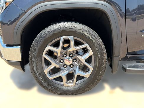 Used 2025 GMC Sierra 1500 SLT AWD/4WD image 11