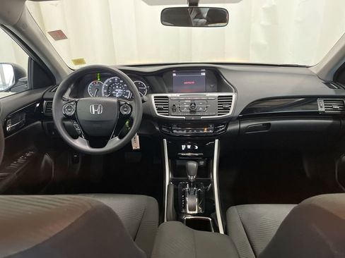 Used 2017 Honda Accord LX image 10
