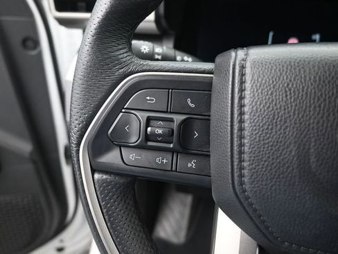 Used 2025 Toyota Tacoma TRD Off-Road AWD/4WD image 31