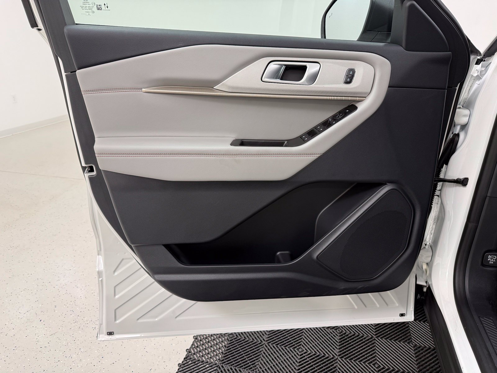 New 2027 Ford Explorer Active w/ Active Comfort Package RWD image 10