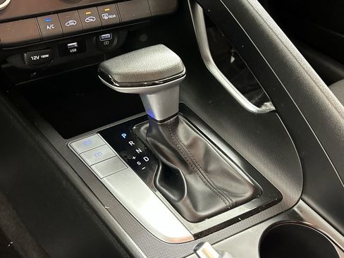 Used 2021 Hyundai Elantra SE image 16