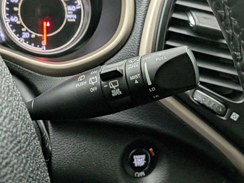 Used 2018 Jeep Cherokee Limited w/ Luxury Group image 28