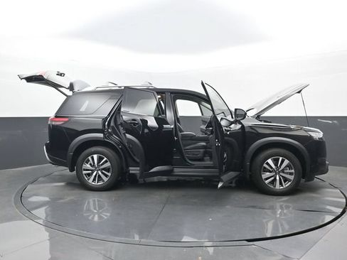Used 2025 Nissan Pathfinder SL AWD/4WD image 34
