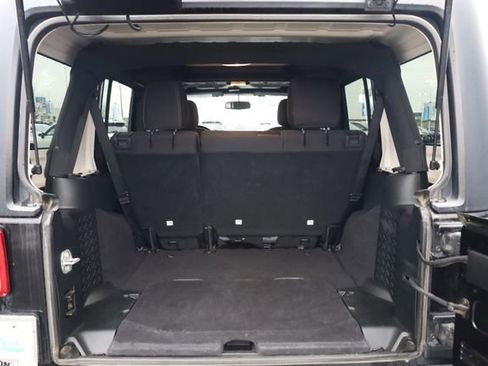 Used 2018 Jeep Wrangler Unlimited Rubicon w/ Connectivity Group image 26