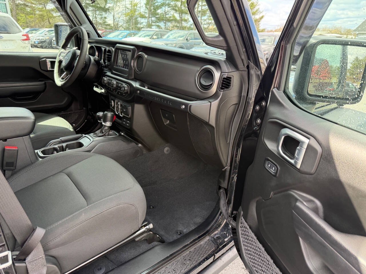 Used 2023 Jeep Wrangler Unlimited w/ Cold Weather Group AWD/4WD image 15