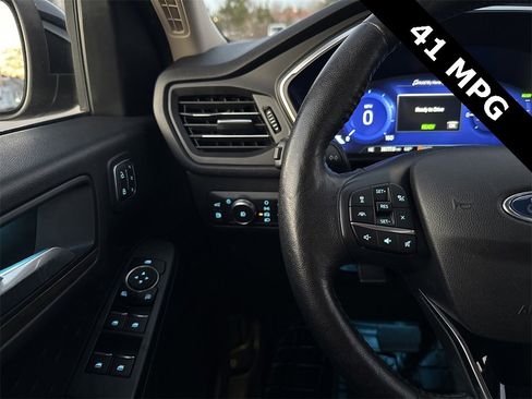 Used 2020 Ford Escape Titanium image 16