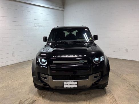 Used 2022 Land Rover Defender 110 X-Dynamic SE image 3