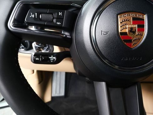 Used 2026 Porsche Macan AWD/4WD image 10