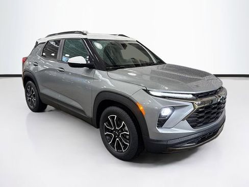 Used 2024 Chevrolet TrailBlazer ACTIV w/ Convenience Package image 3