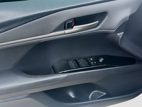 Used 2025 Toyota Camry SE FWD image 16