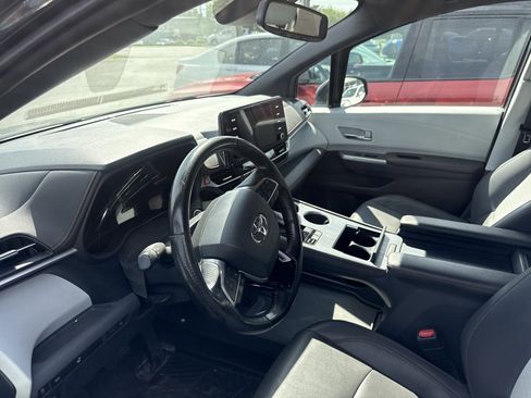 Used 2021 Toyota Sienna XSE AWD/4WD image 6
