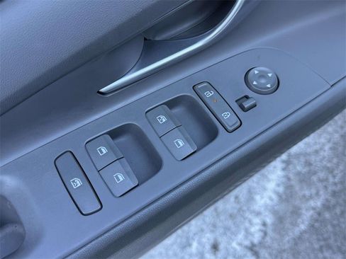 Used 2025 Hyundai Elantra SEL image 16