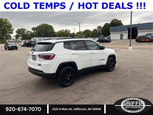 New 2025 Jeep Compass Latitude w/ Sun & Sound Group image 8