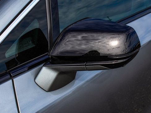 Used 2025 Cadillac Optiq Luxury 1 image 49