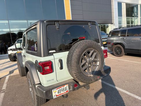 Used 2024 Jeep Wrangler Sport AWD/4WD image 6
