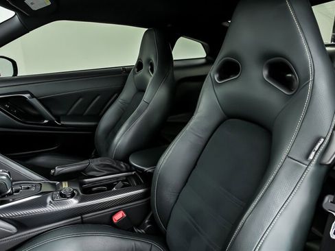 Used 2024 Nissan GT-R Premium w/ Premium Interior Package AWD/4WD image 23