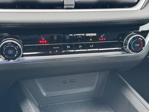 Used 2025 Chevrolet Equinox LT w/ Safety and Technology Package image 19